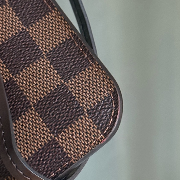 Louis Vuitton Neverfull MM Pouch Damier Ebene Brown Checkered Wristlet - Picture 16 of 16